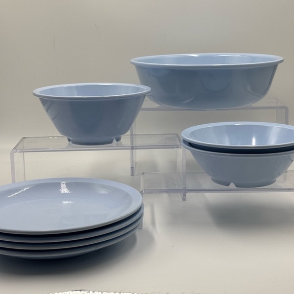Eight Pices of Powder Blue Malemime Picnic Dishes. Made by Mistral, Canada. - Picture 5 of 8